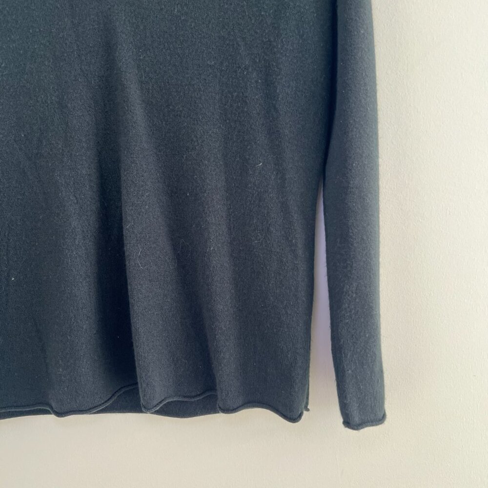 New York & Company Black V Neck‎ Sweater Womens L Minimalist Workwear Classic - Picture 3 of 8